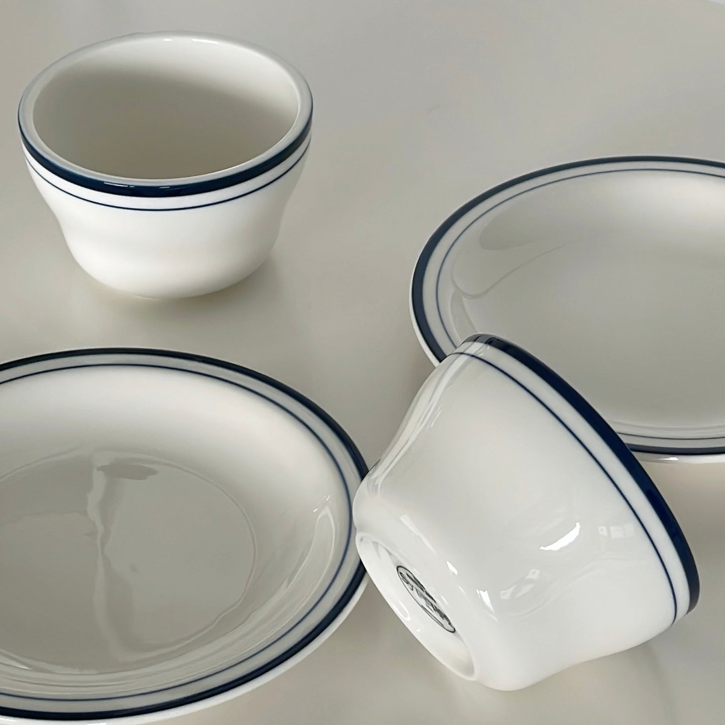 {{ product.title }} - {{ shop.name }}