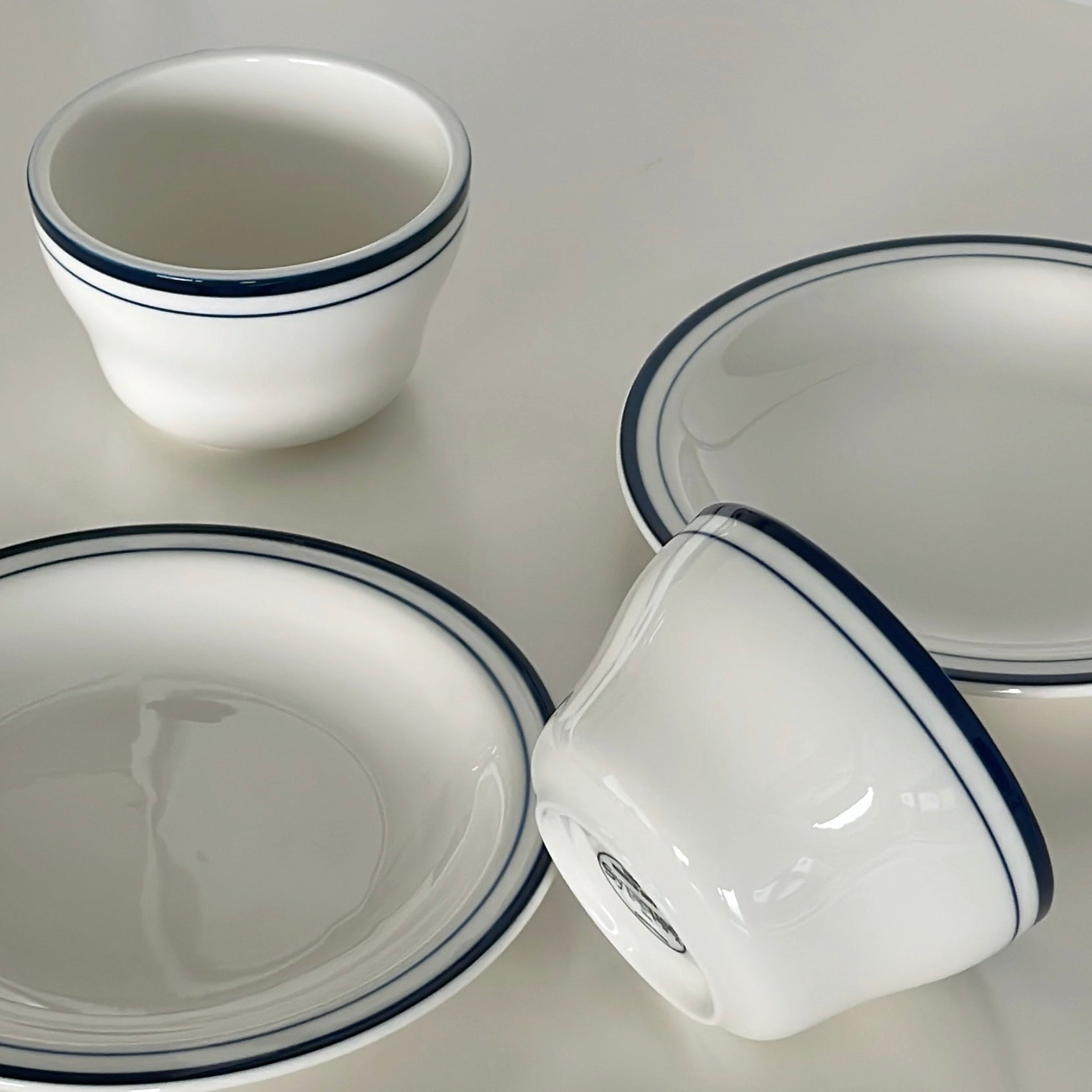 {{ product.title }} - {{ shop.name }}