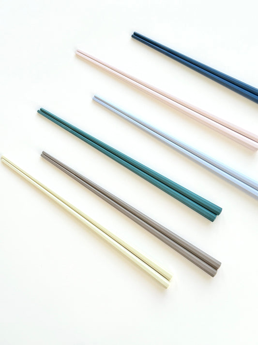 {{ product.title }} - {{ shop.name }}