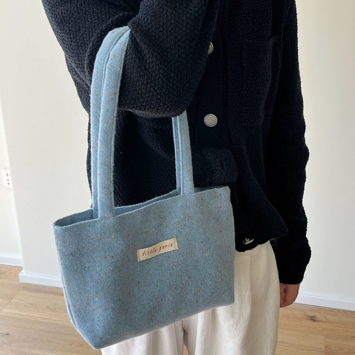 {{ product.title }} - {{ shop.name }}