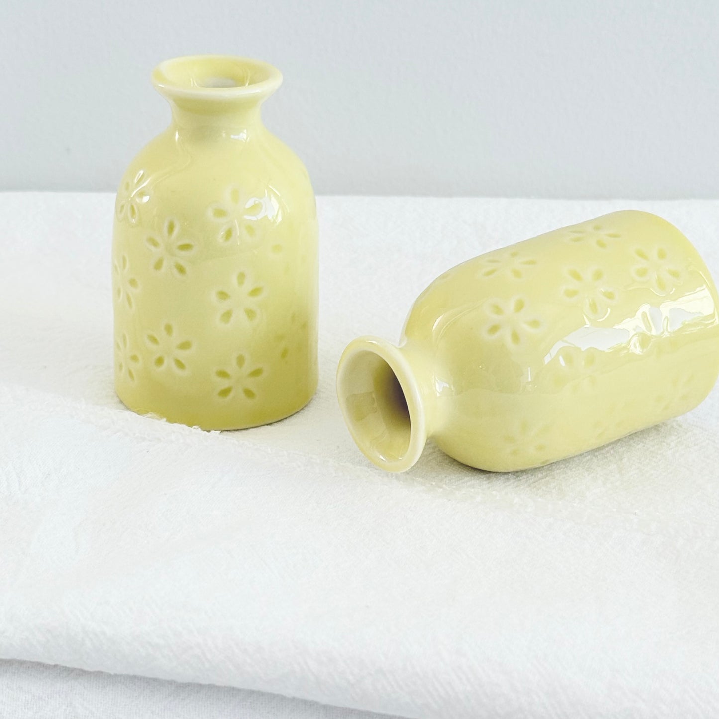 {{ product.title }} - {{ shop.name }}