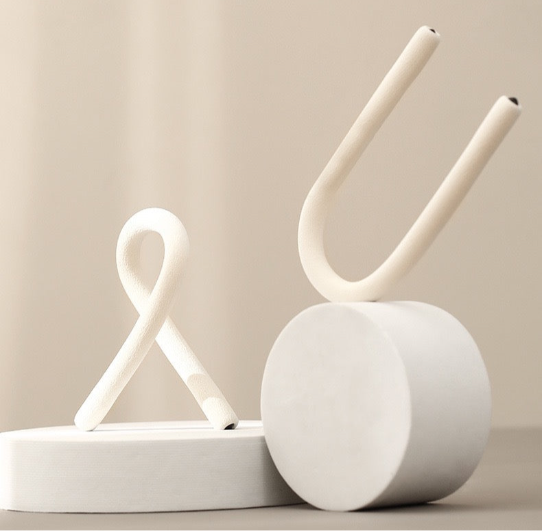 {{ product.title }} - {{ shop.name }}