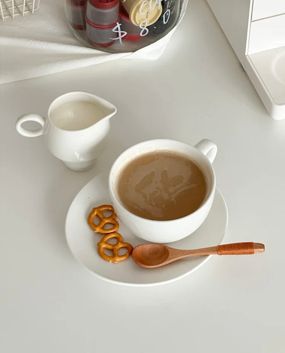 {{ product.title }} - {{ shop.name }}