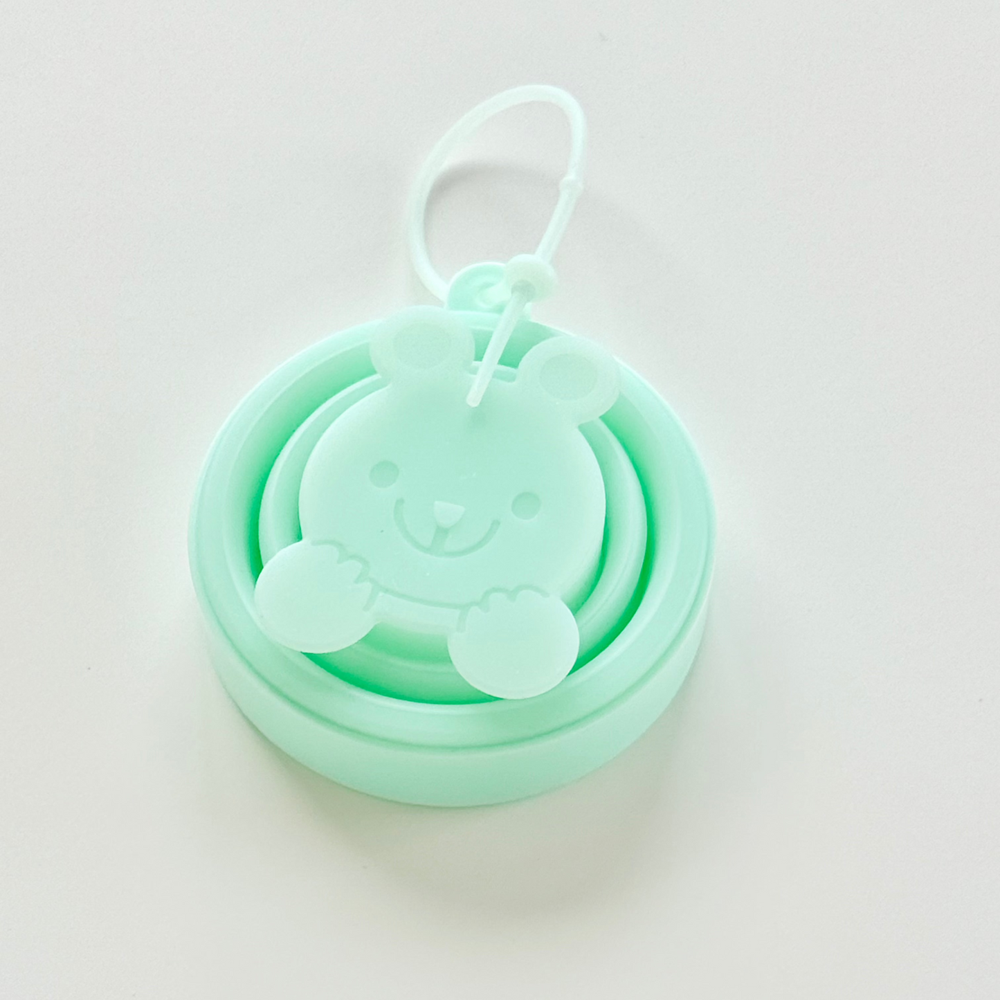 {{ product.title }} - {{ shop.name }}