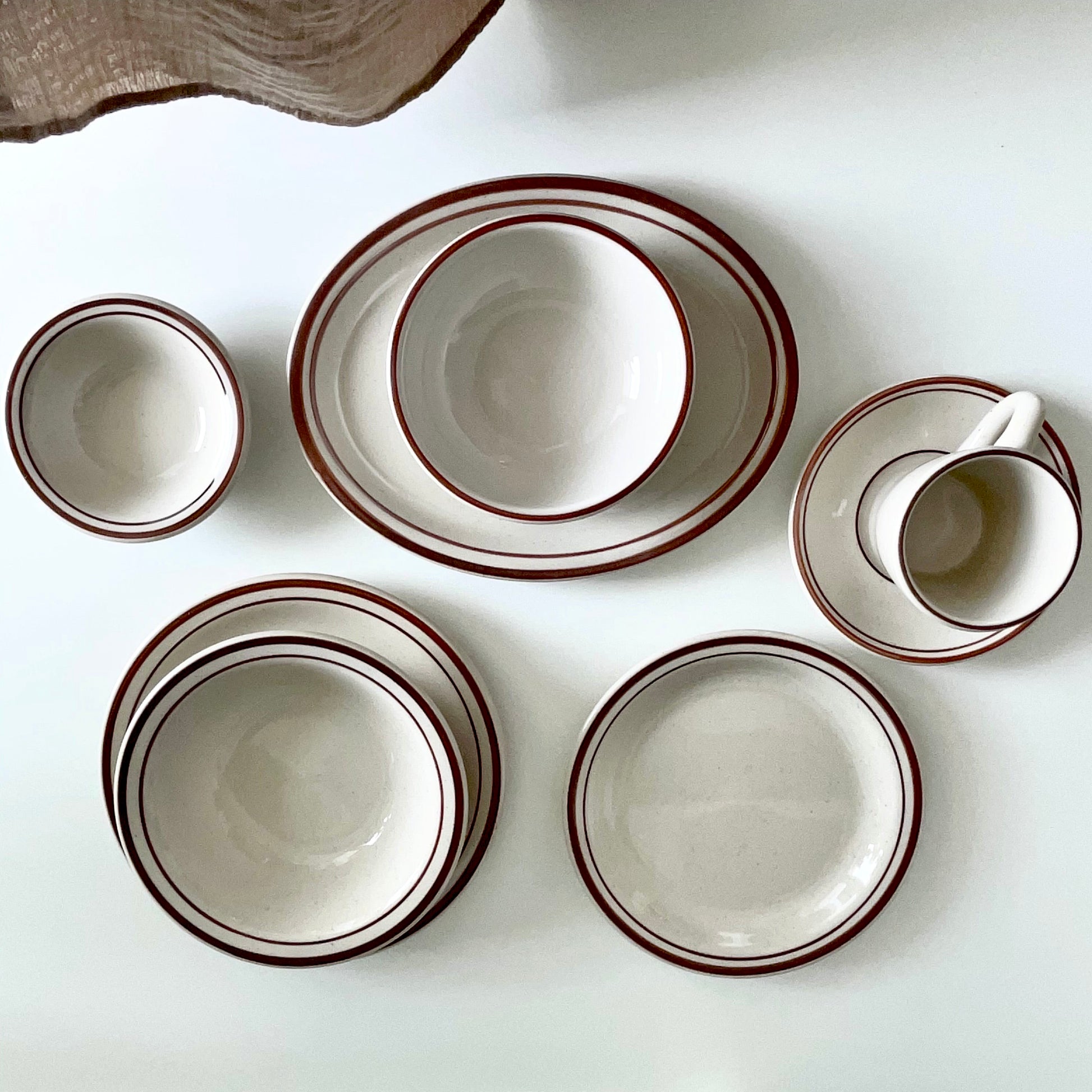 {{ product.title }} - {{ shop.name }}