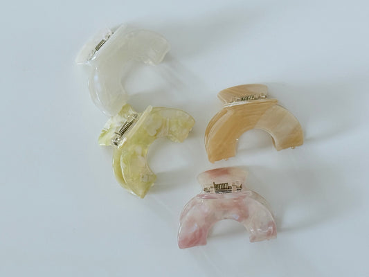{{ product.title }} - {{ shop.name }}