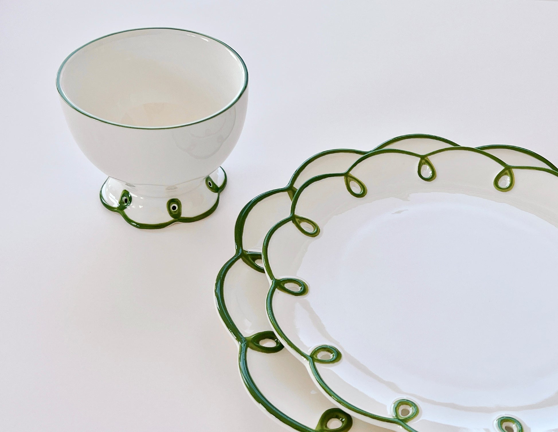 {{ product.title }} - {{ shop.name }}