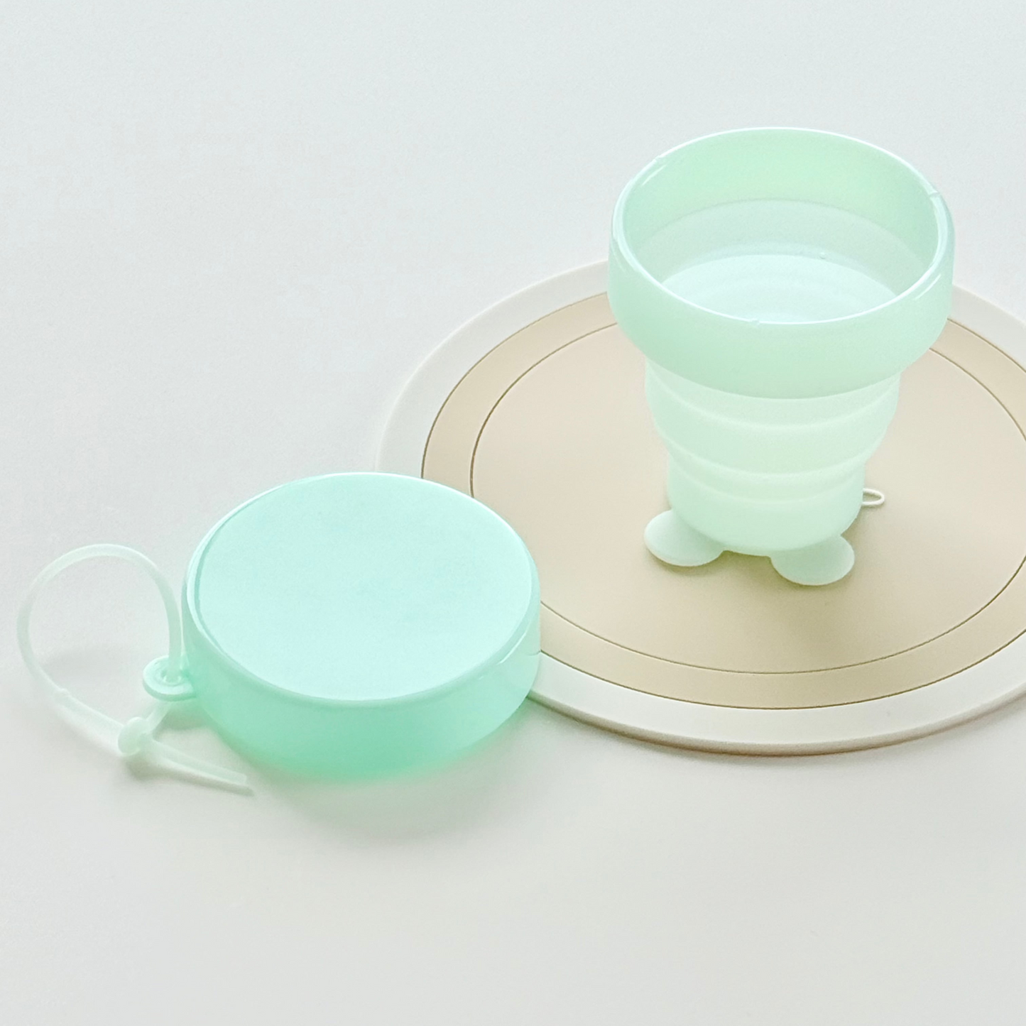 {{ product.title }} - {{ shop.name }}