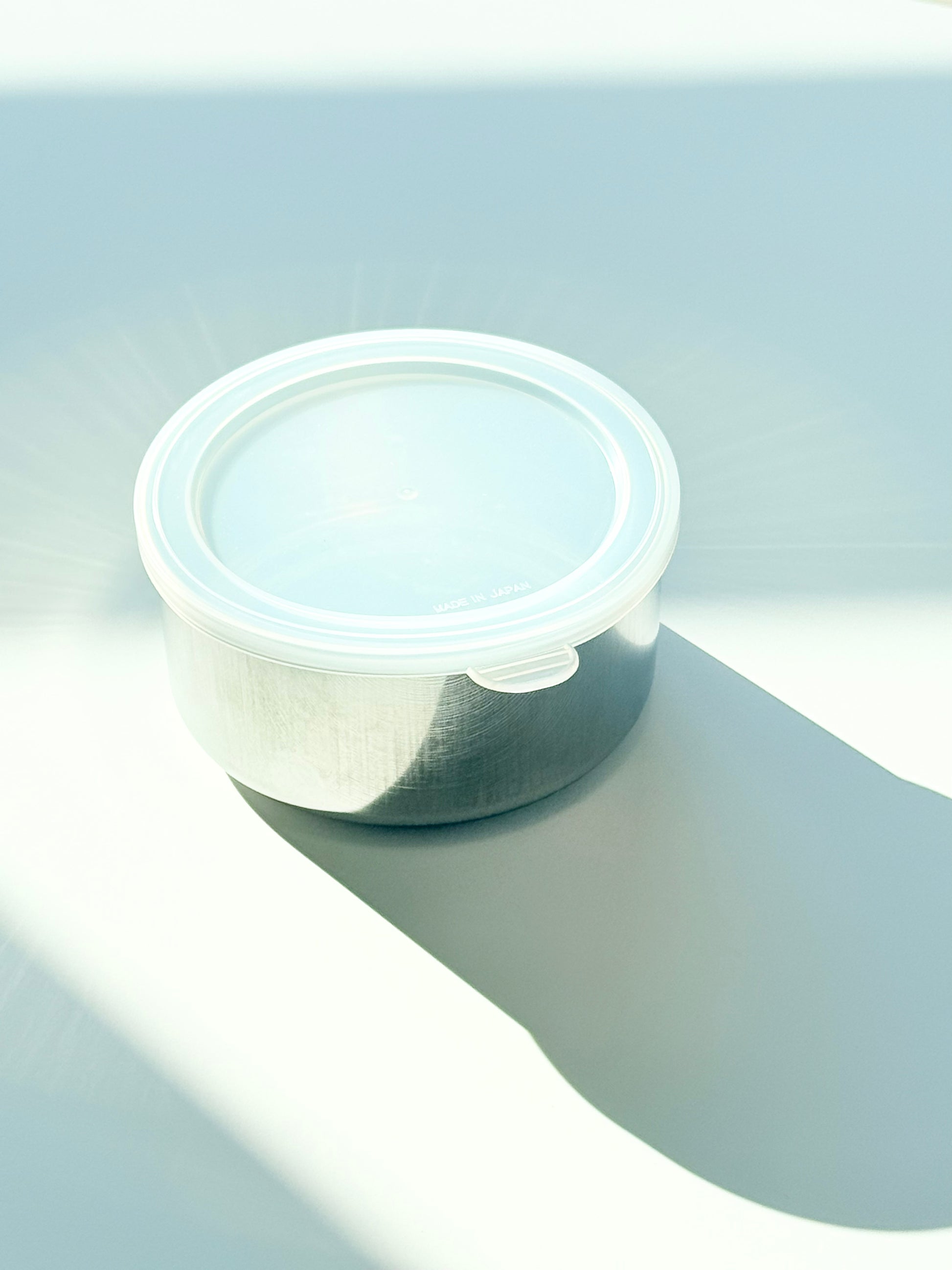 {{ product.title }} - {{ shop.name }}
