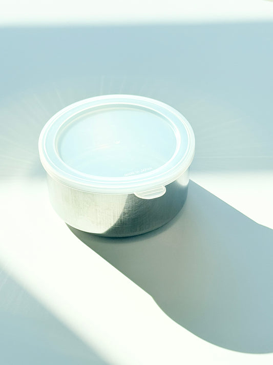 {{ product.title }} - {{ shop.name }}