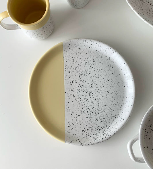 {{ product.title }} - {{ shop.name }}