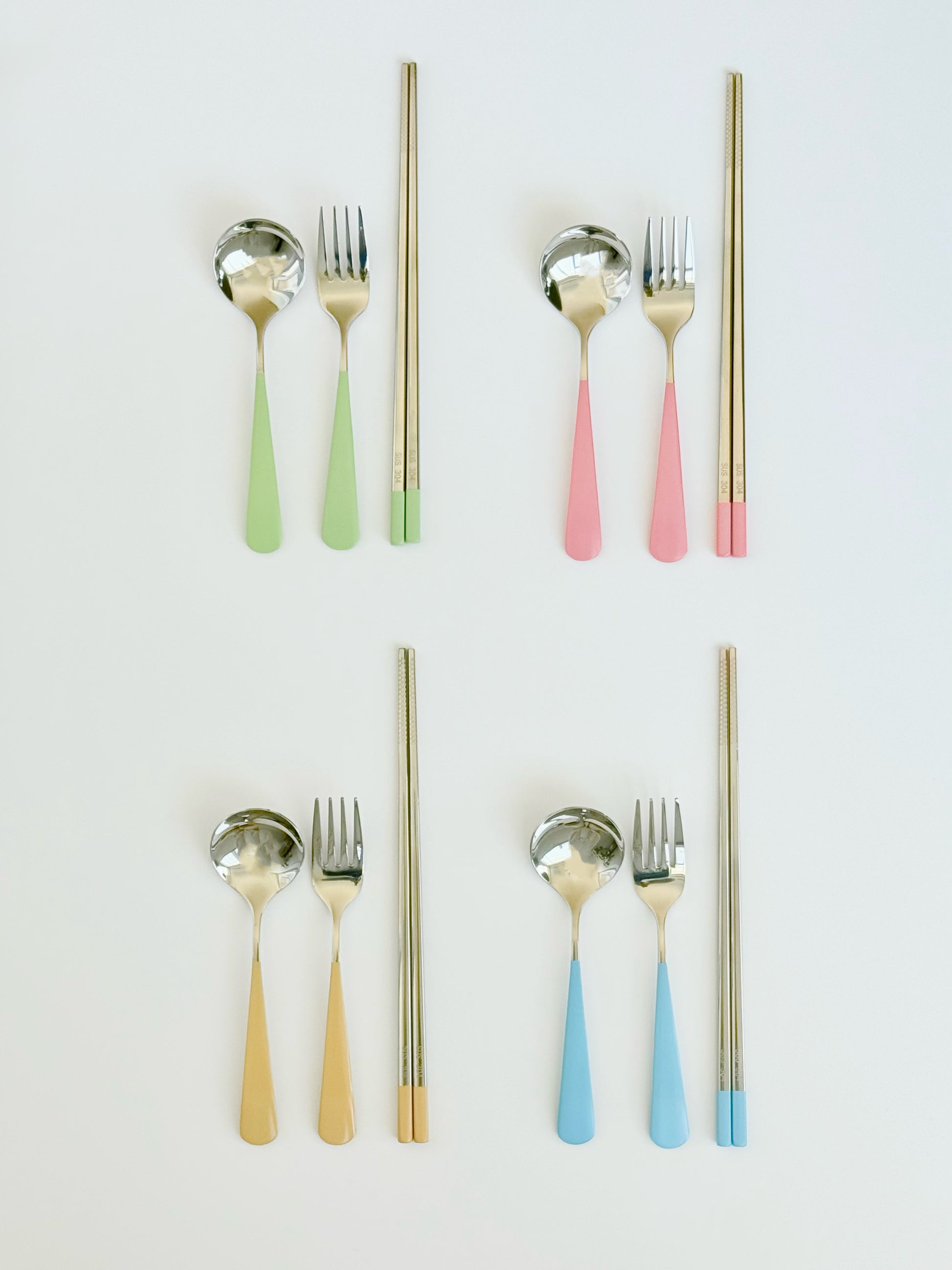 {{ product.title }} - {{ shop.name }}