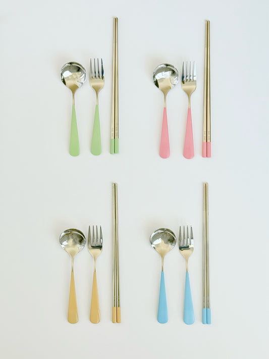 {{ product.title }} - {{ shop.name }}