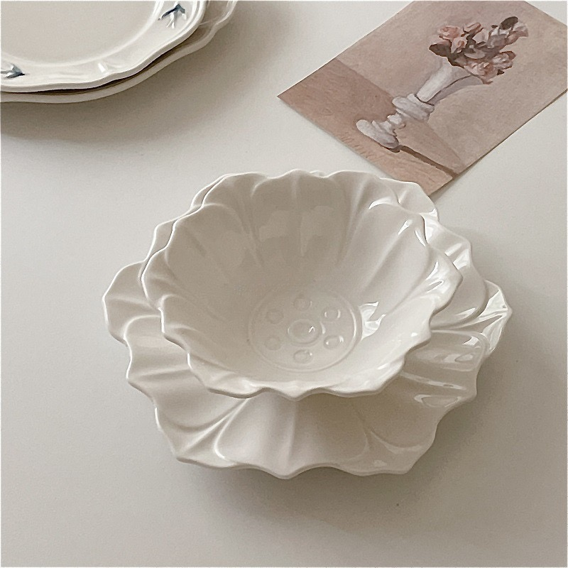 {{ product.title }} - {{ shop.name }}