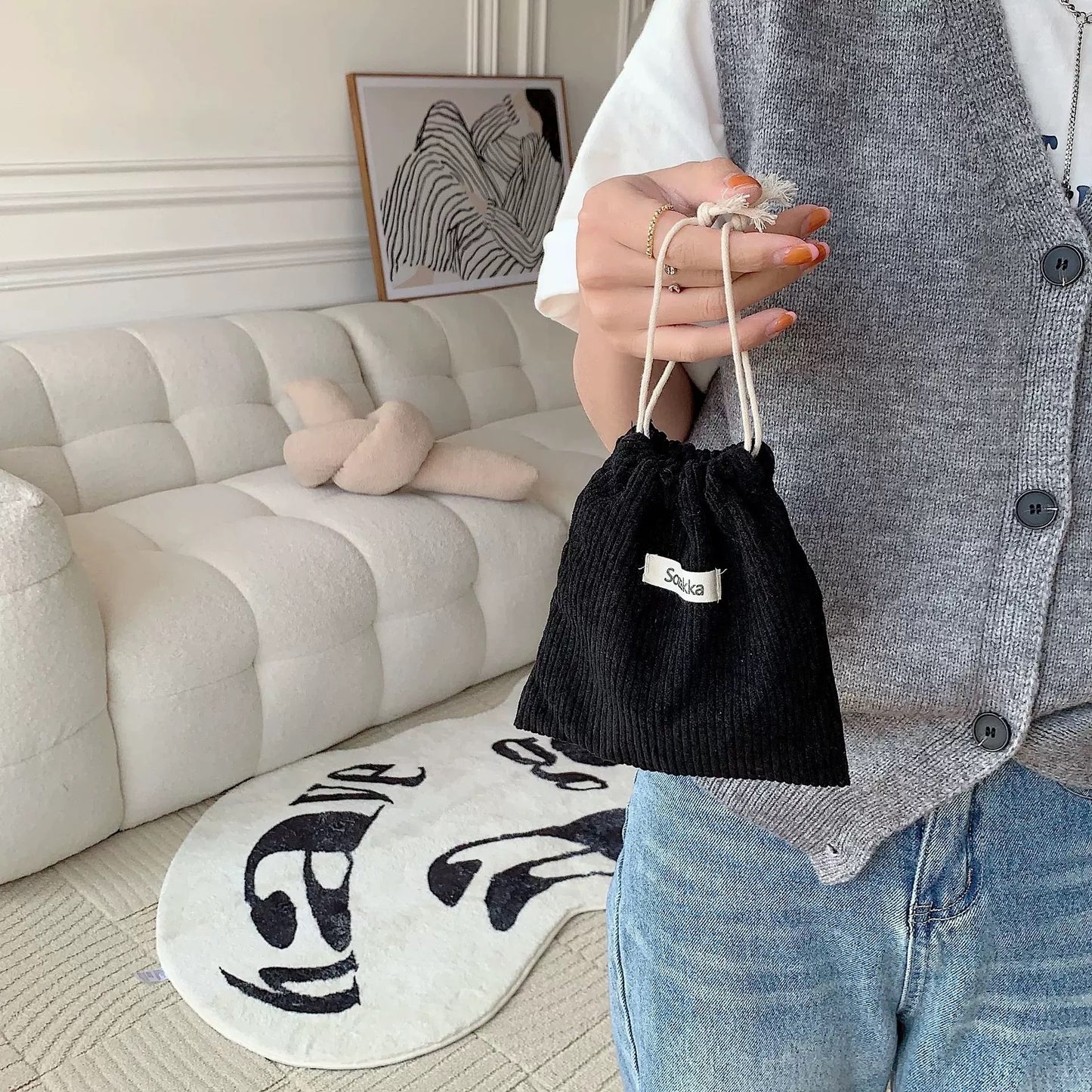 {{ product.title }} - {{ shop.name }}