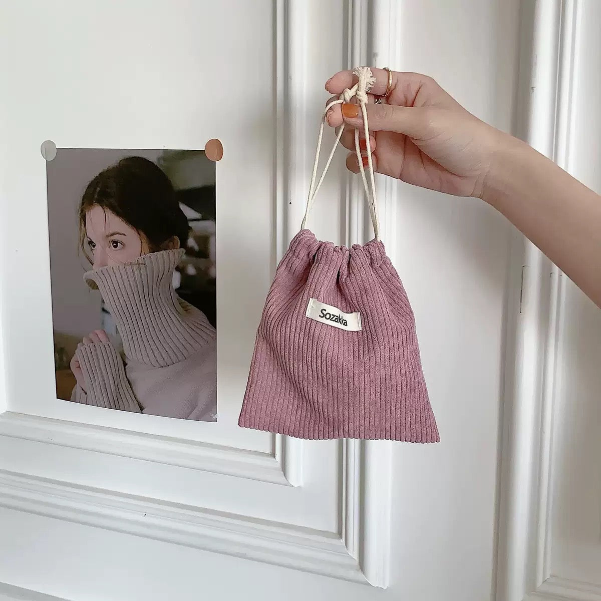 {{ product.title }} - {{ shop.name }}