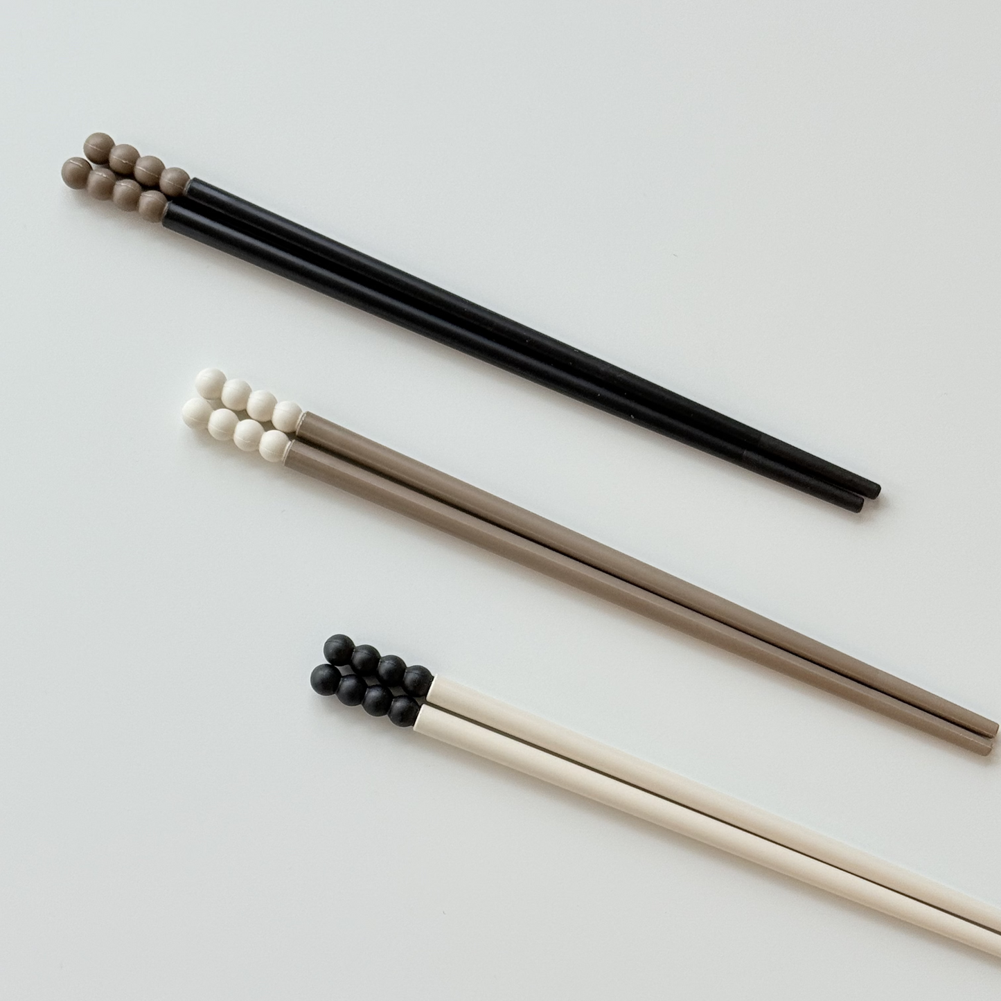 {{ product.title }} - {{ shop.name }}