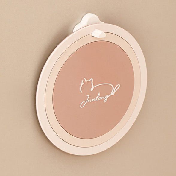 {{ product.title }} - {{ shop.name }}