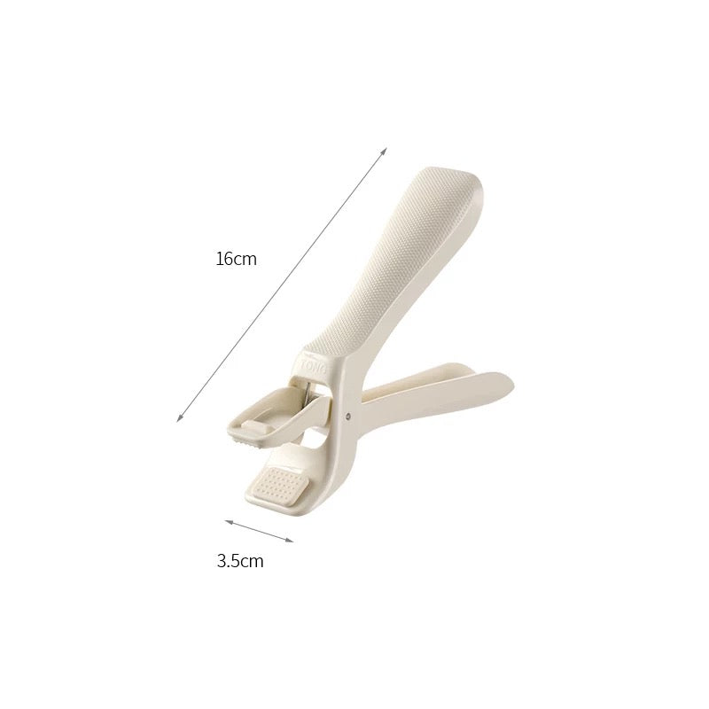 {{ product.title }} - {{ shop.name }}