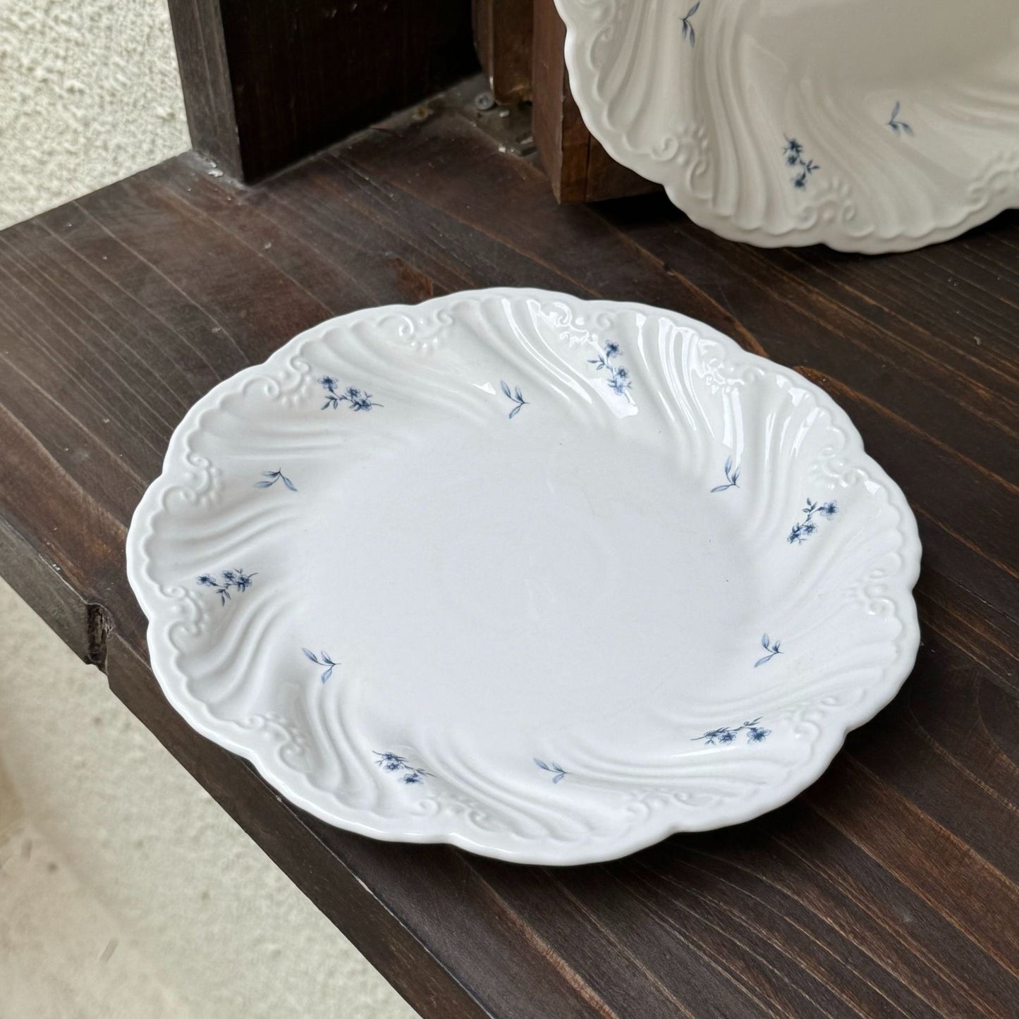 {{ product.title }} - {{ shop.name }}