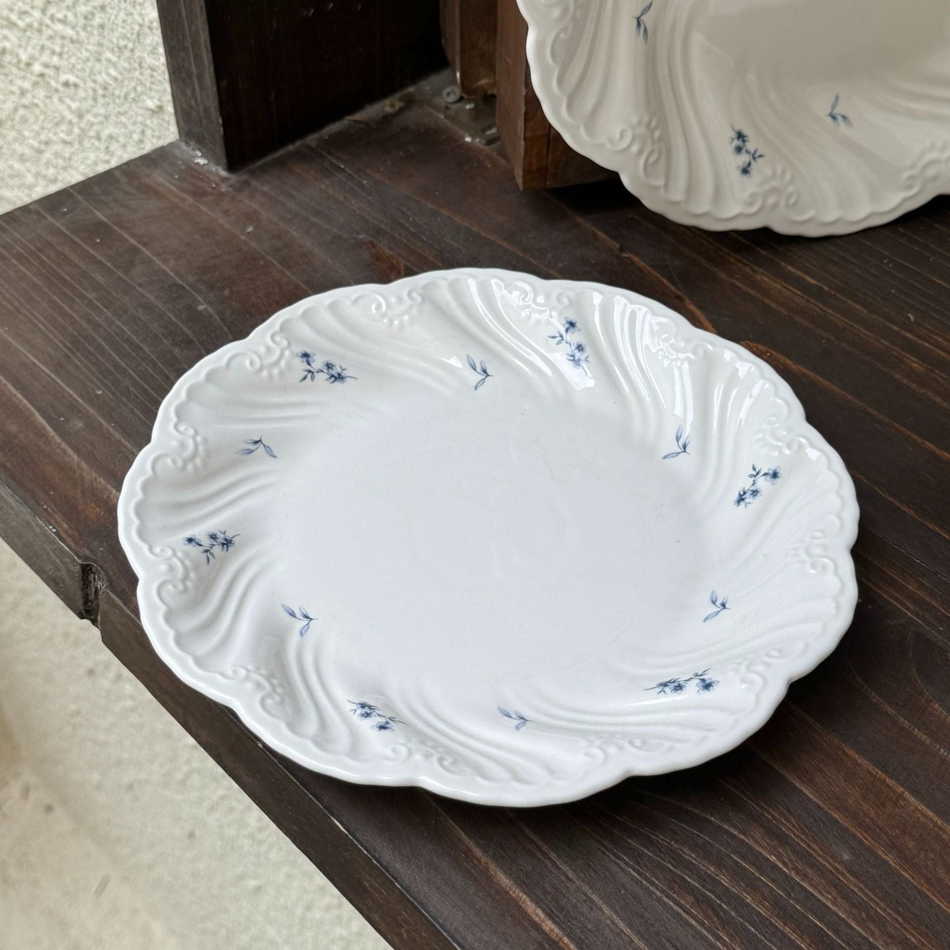 {{ product.title }} - {{ shop.name }}