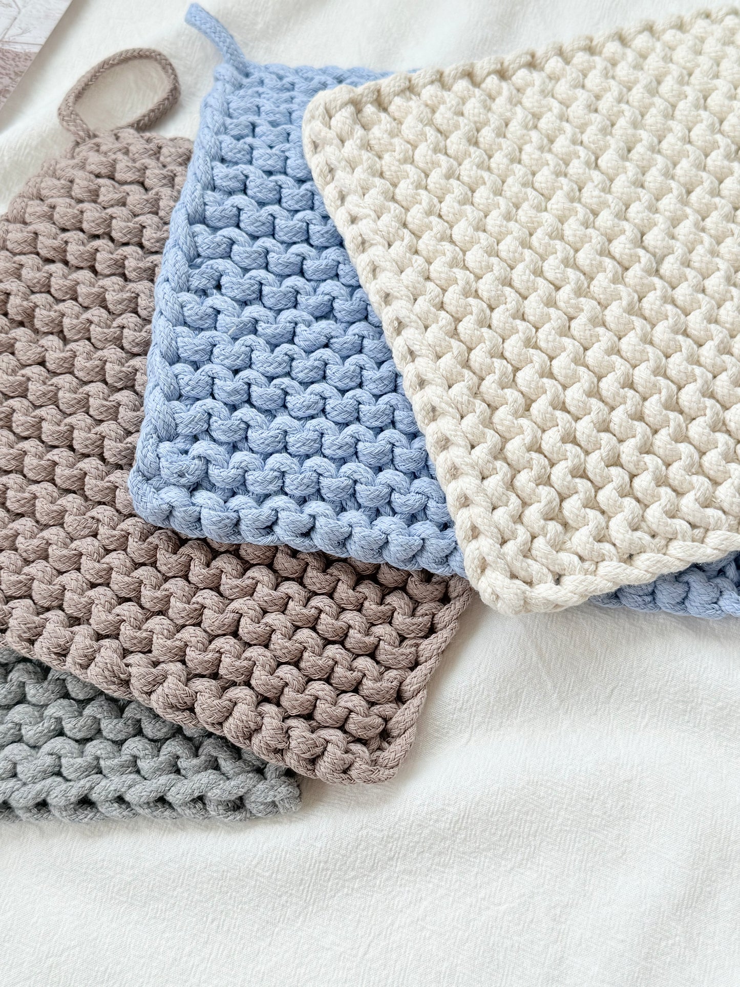 {{ product.title }} - {{ shop.name }}