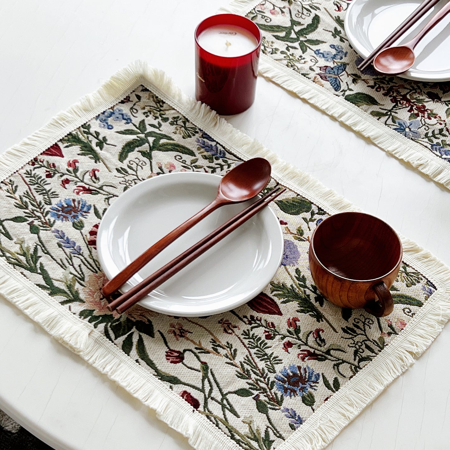 {{ product.title }} - {{ shop.name }}