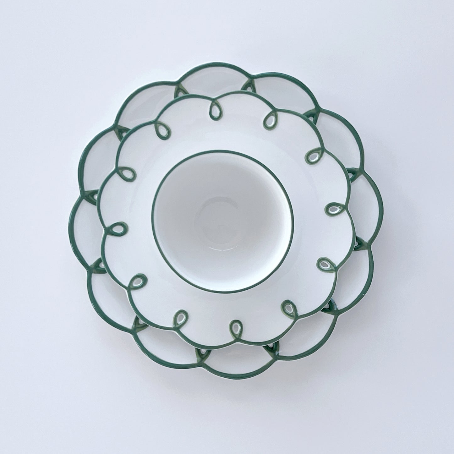 {{ product.title }} - {{ shop.name }}