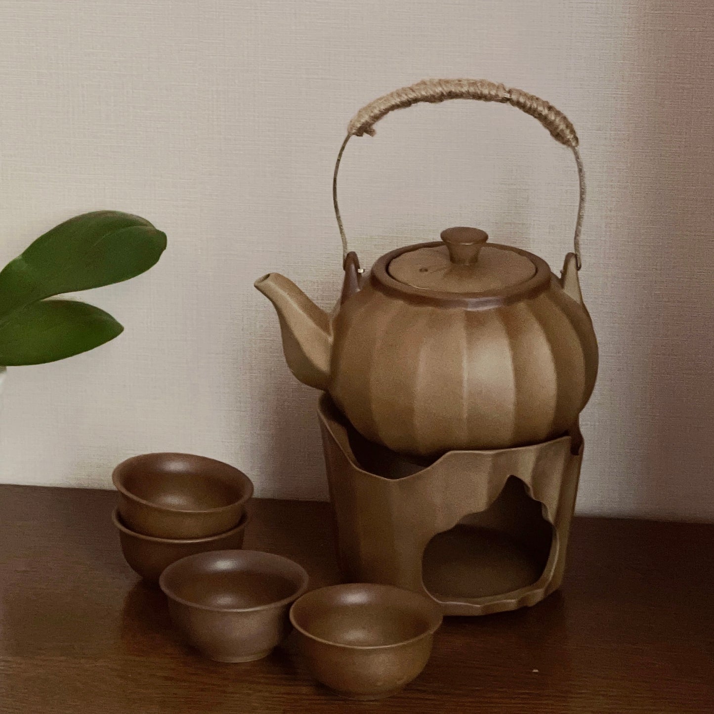 {{ product.title }} - {{ shop.name }}