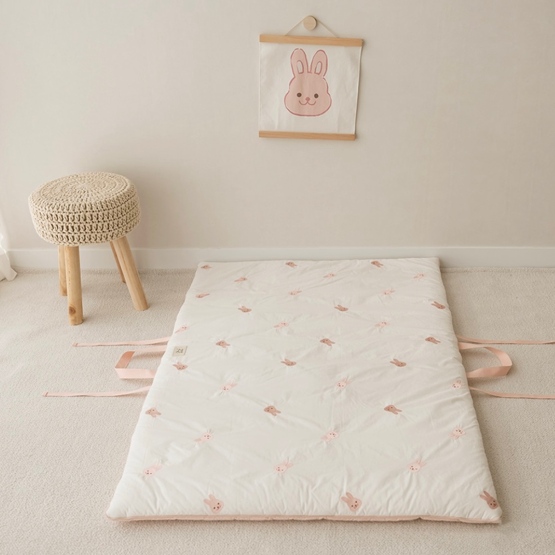 {{ product.title }} - {{ shop.name }}