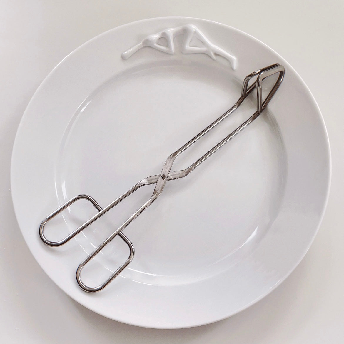 {{ product.title }} - {{ shop.name }}