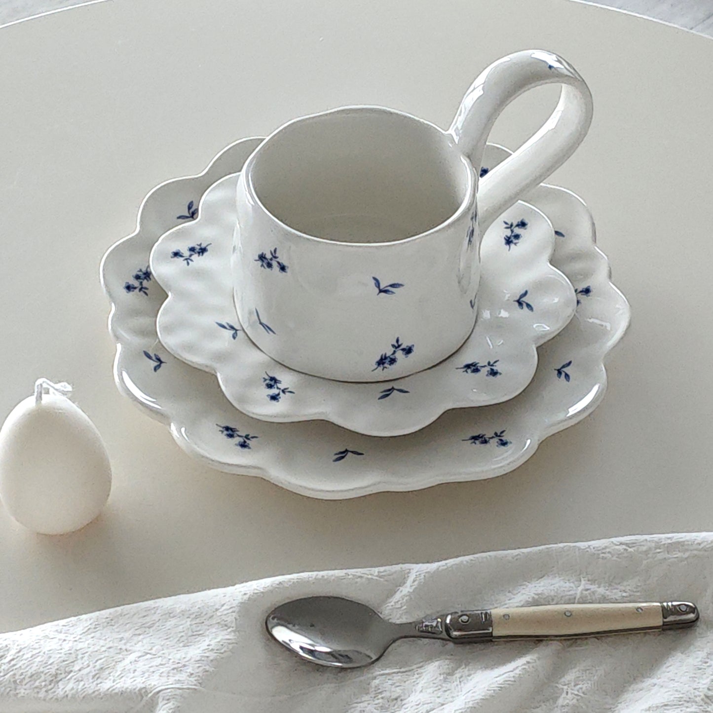 {{ product.title }} - {{ shop.name }}