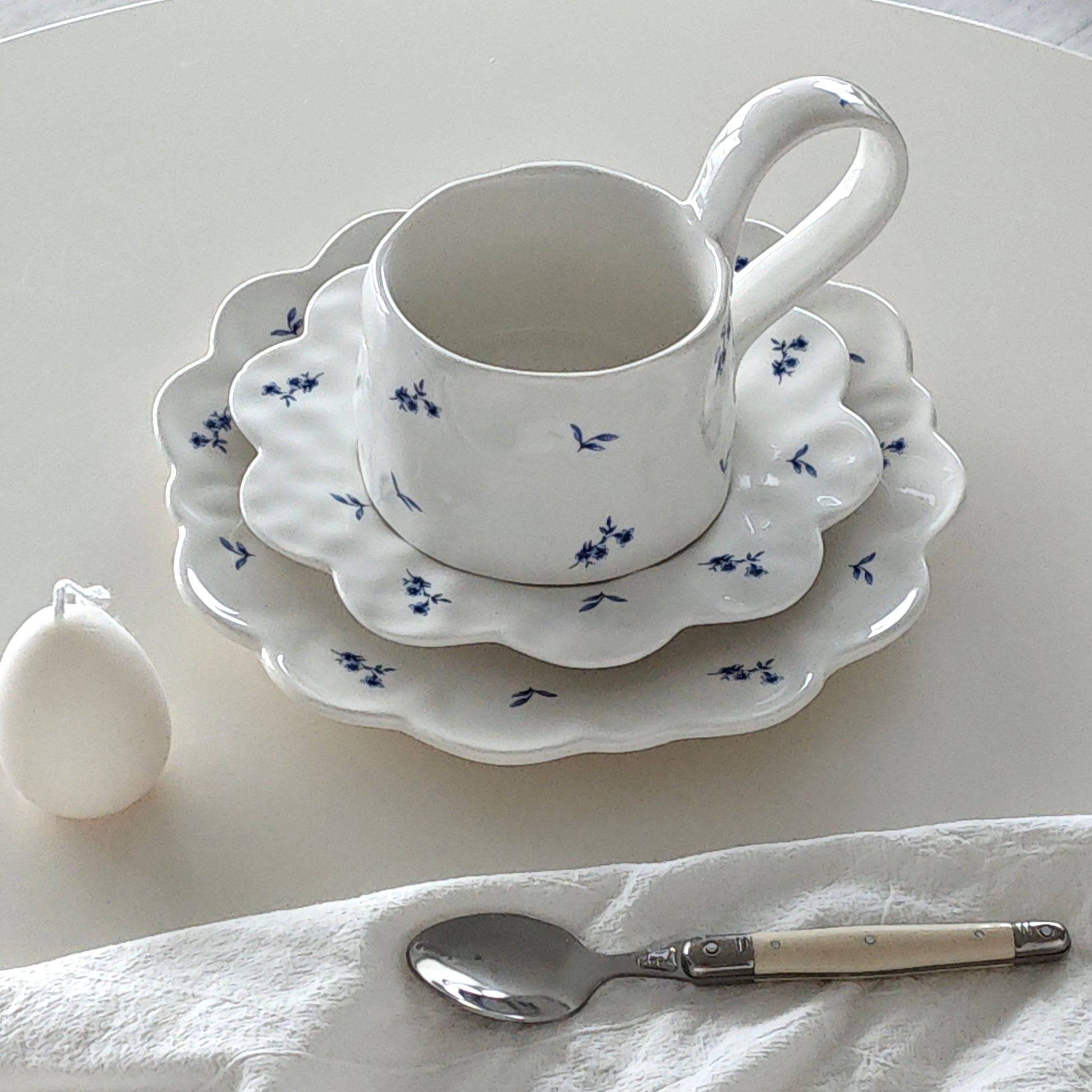 {{ product.title }} - {{ shop.name }}