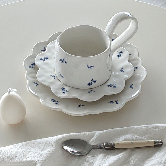 {{ product.title }} - {{ shop.name }}