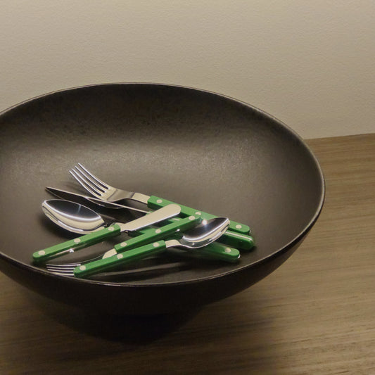 {{ product.title }} - {{ shop.name }}