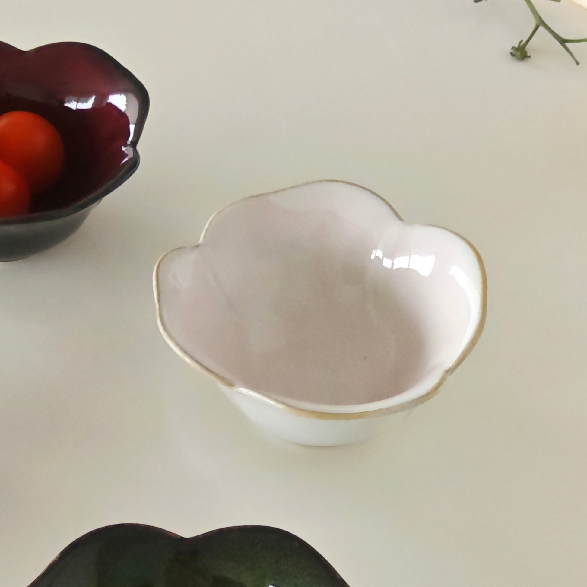 {{ product.title }} - {{ shop.name }}