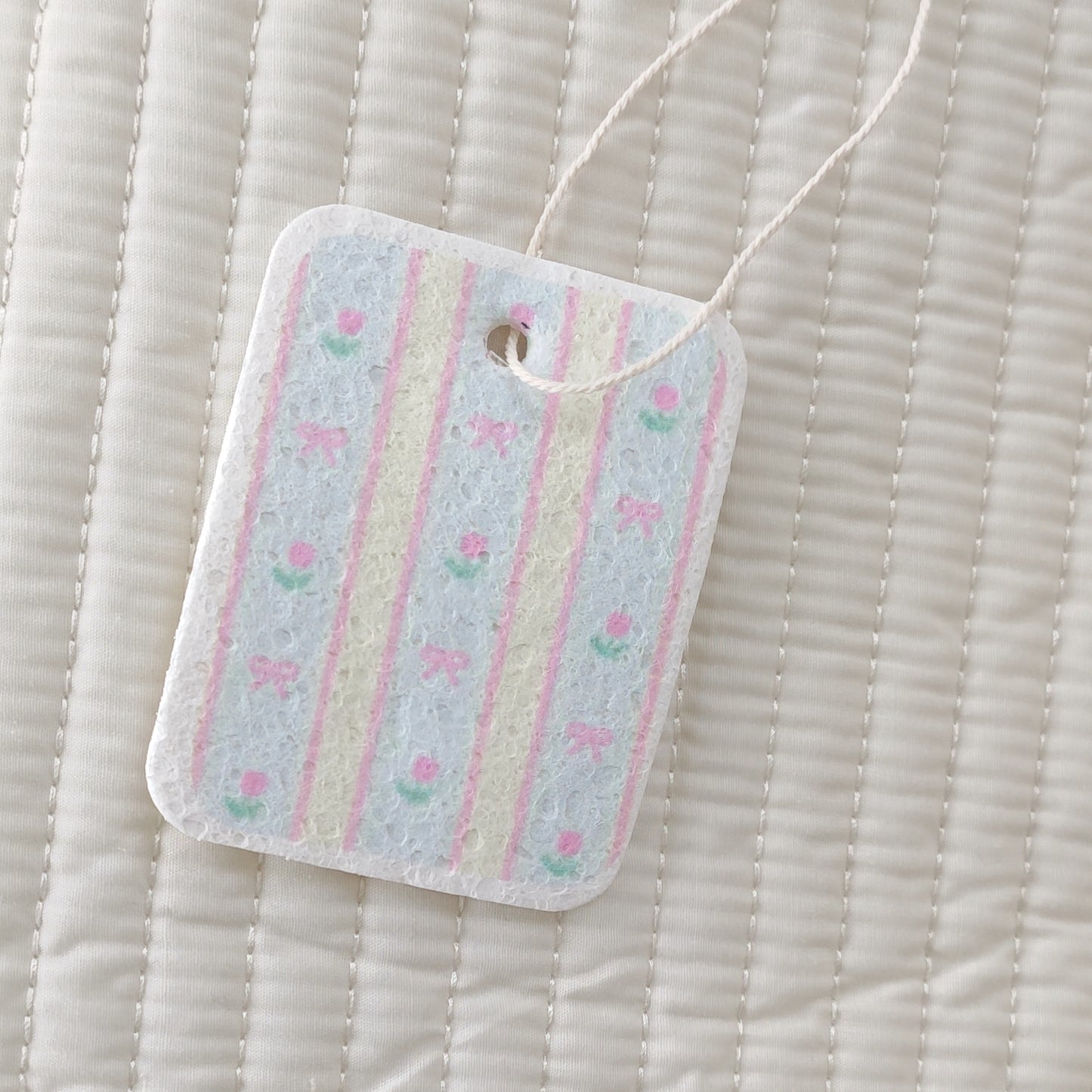 {{ product.title }} - {{ shop.name }}