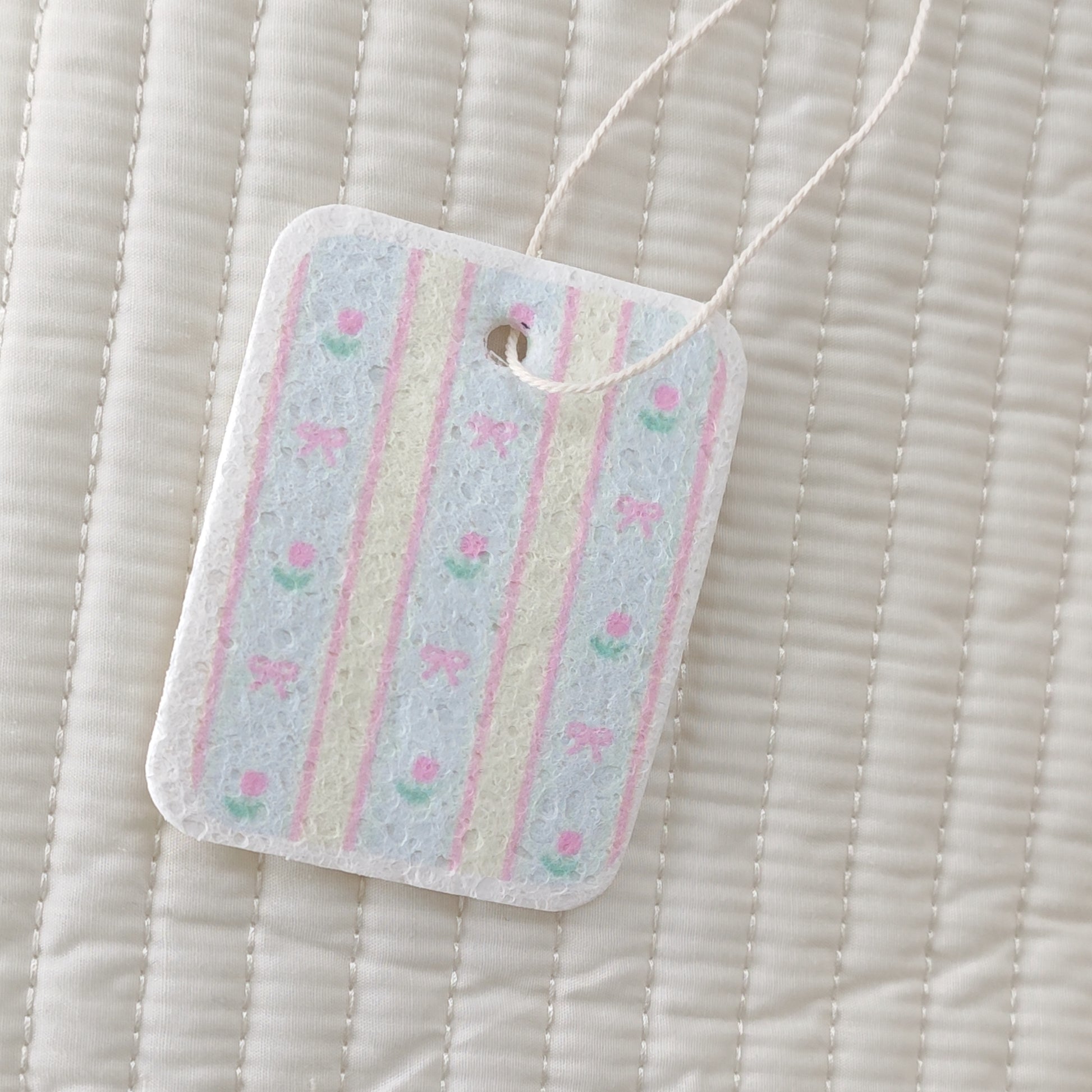 {{ product.title }} - {{ shop.name }}