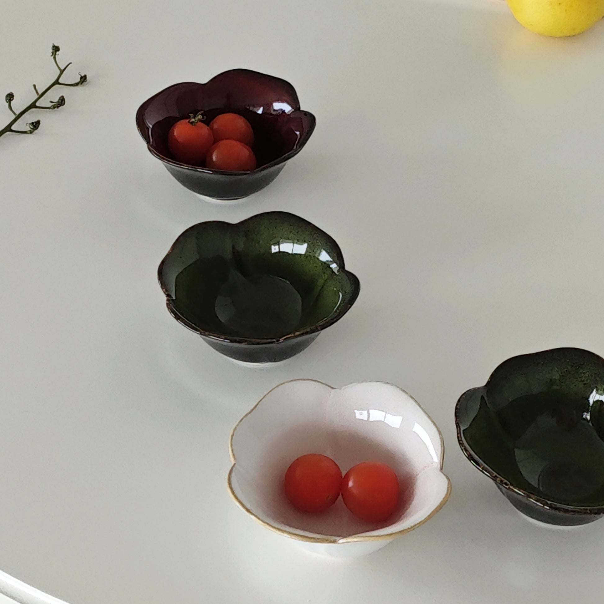 {{ product.title }} - {{ shop.name }}