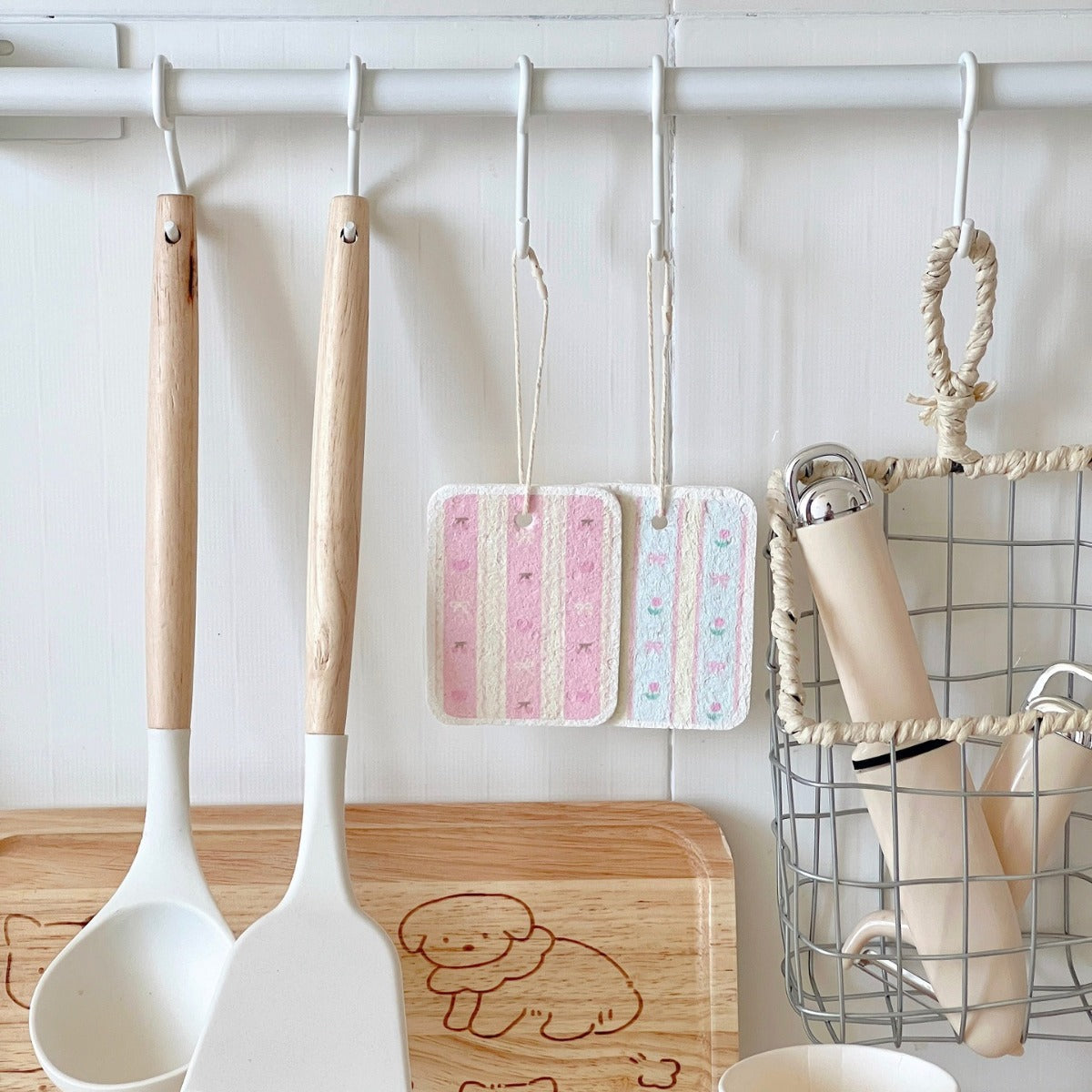 {{ product.title }} - {{ shop.name }}