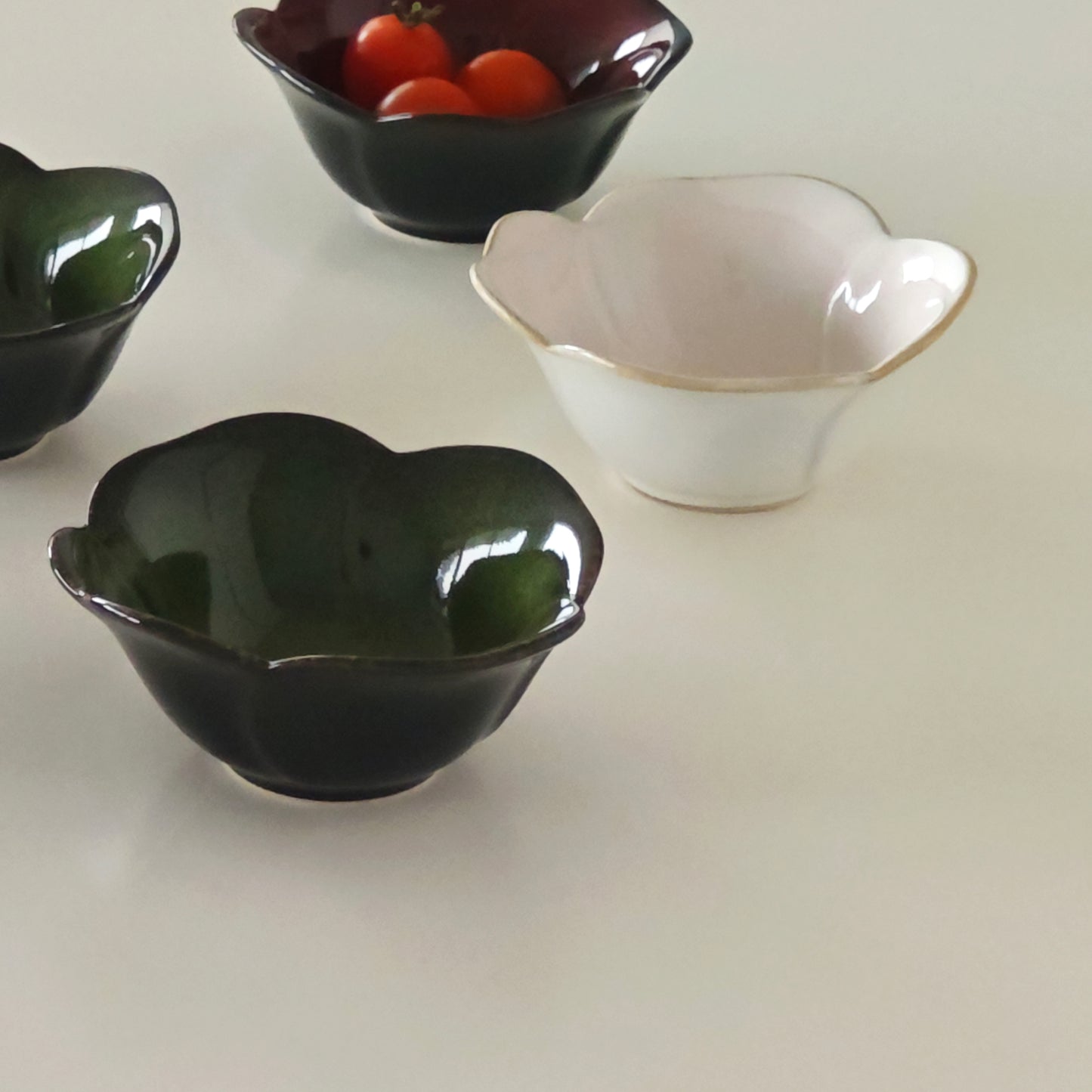 {{ product.title }} - {{ shop.name }}