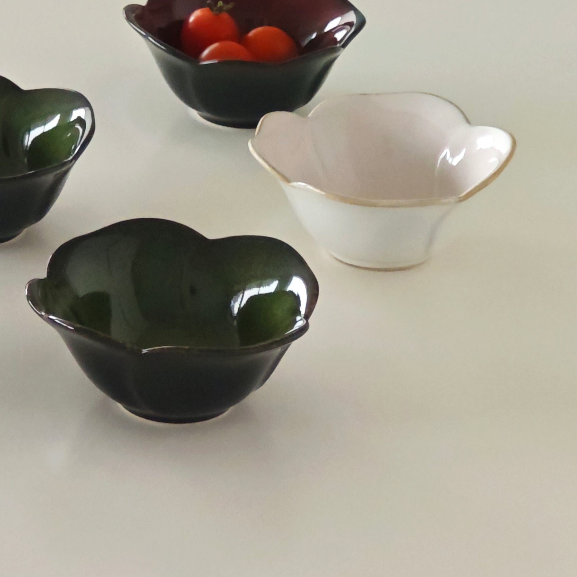 {{ product.title }} - {{ shop.name }}