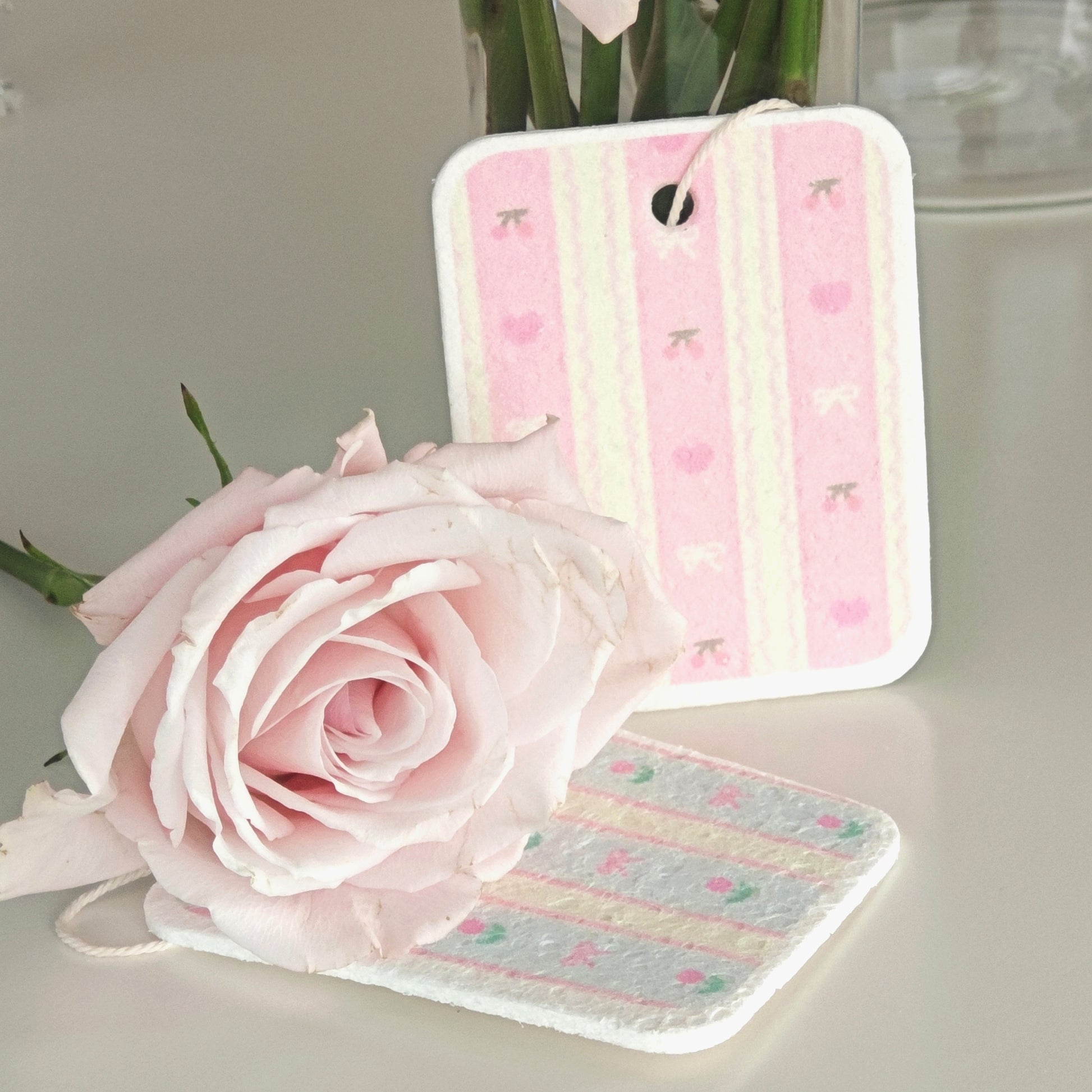 {{ product.title }} - {{ shop.name }}