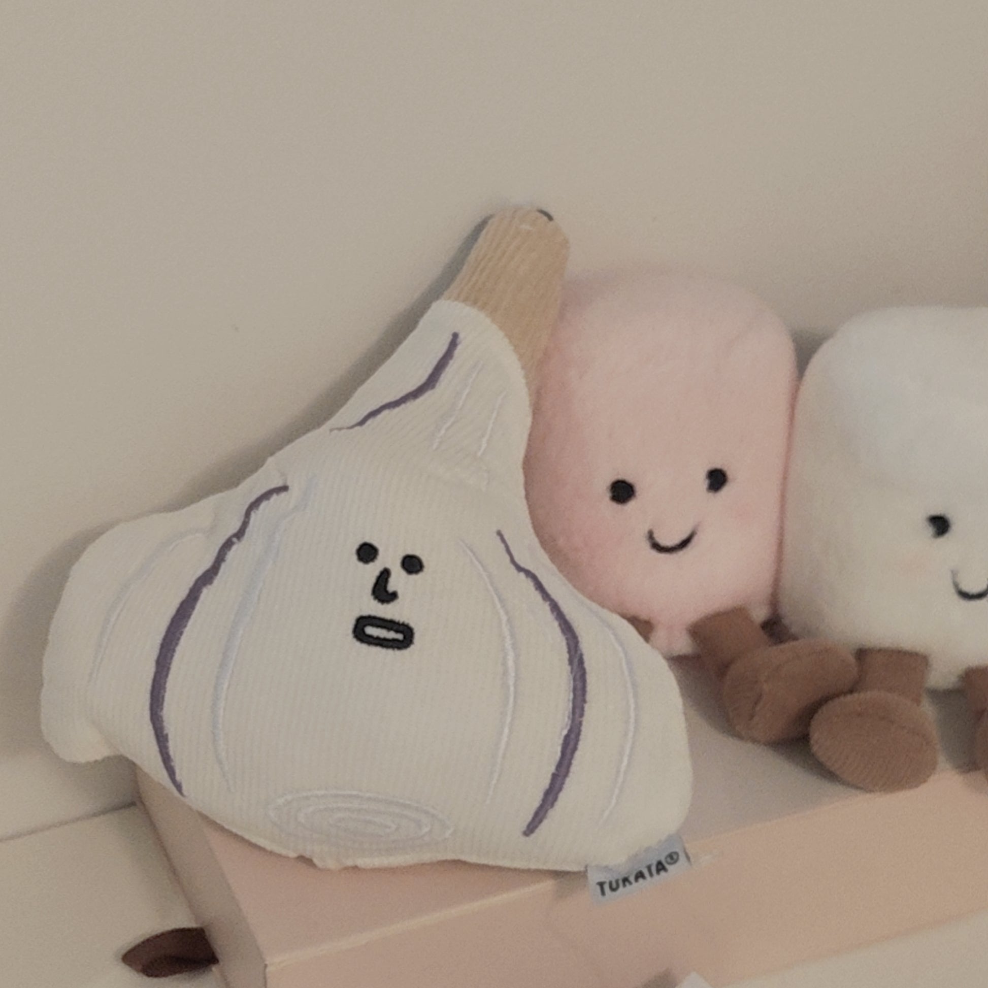 {{ product.title }} - {{ shop.name }}