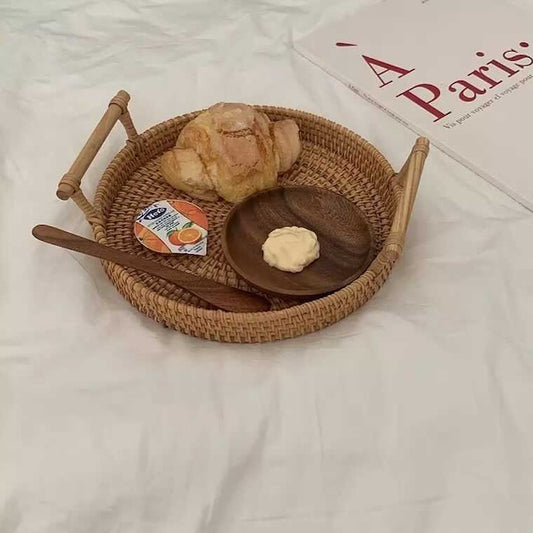 {{ product.title }} - {{ shop.name }}