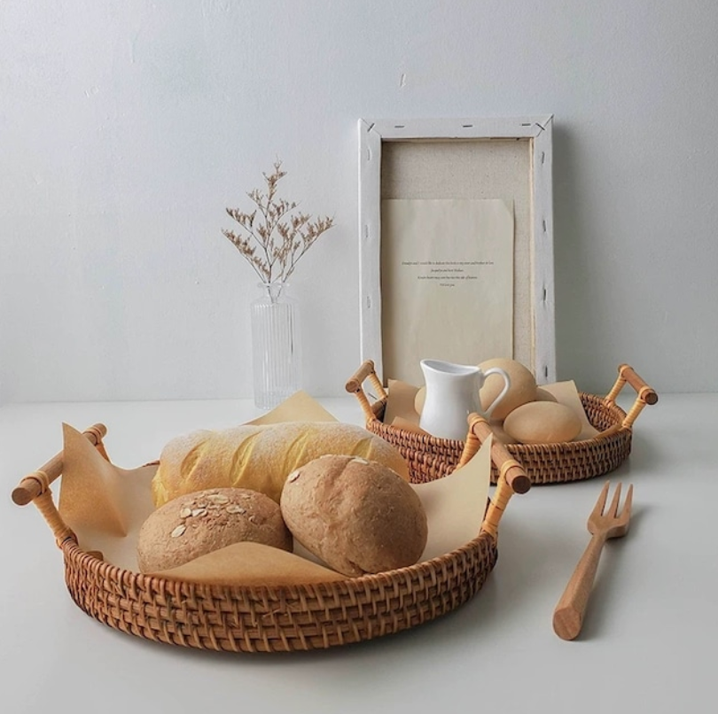 {{ product.title }} - {{ shop.name }}