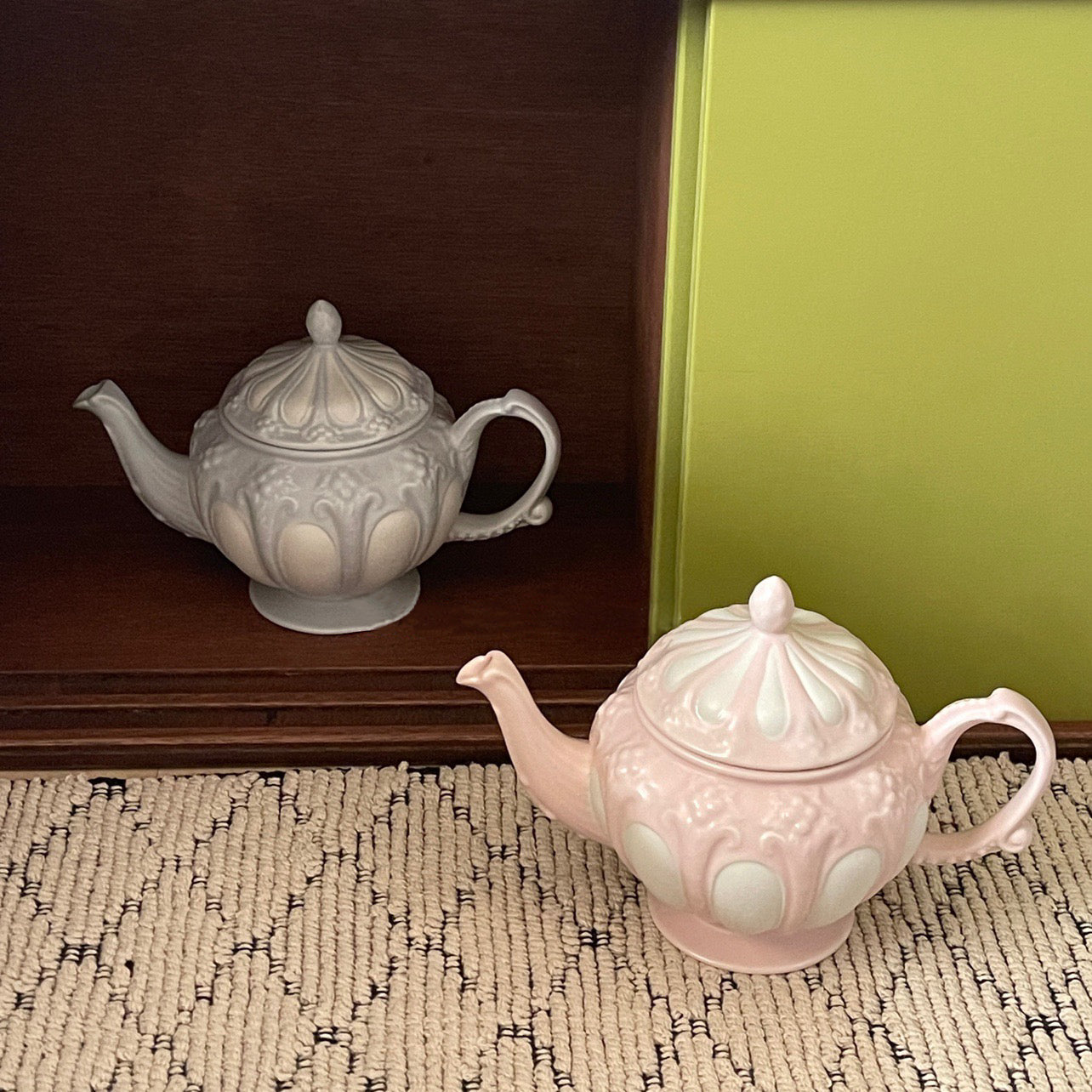 {{ product.title }} - {{ shop.name }}