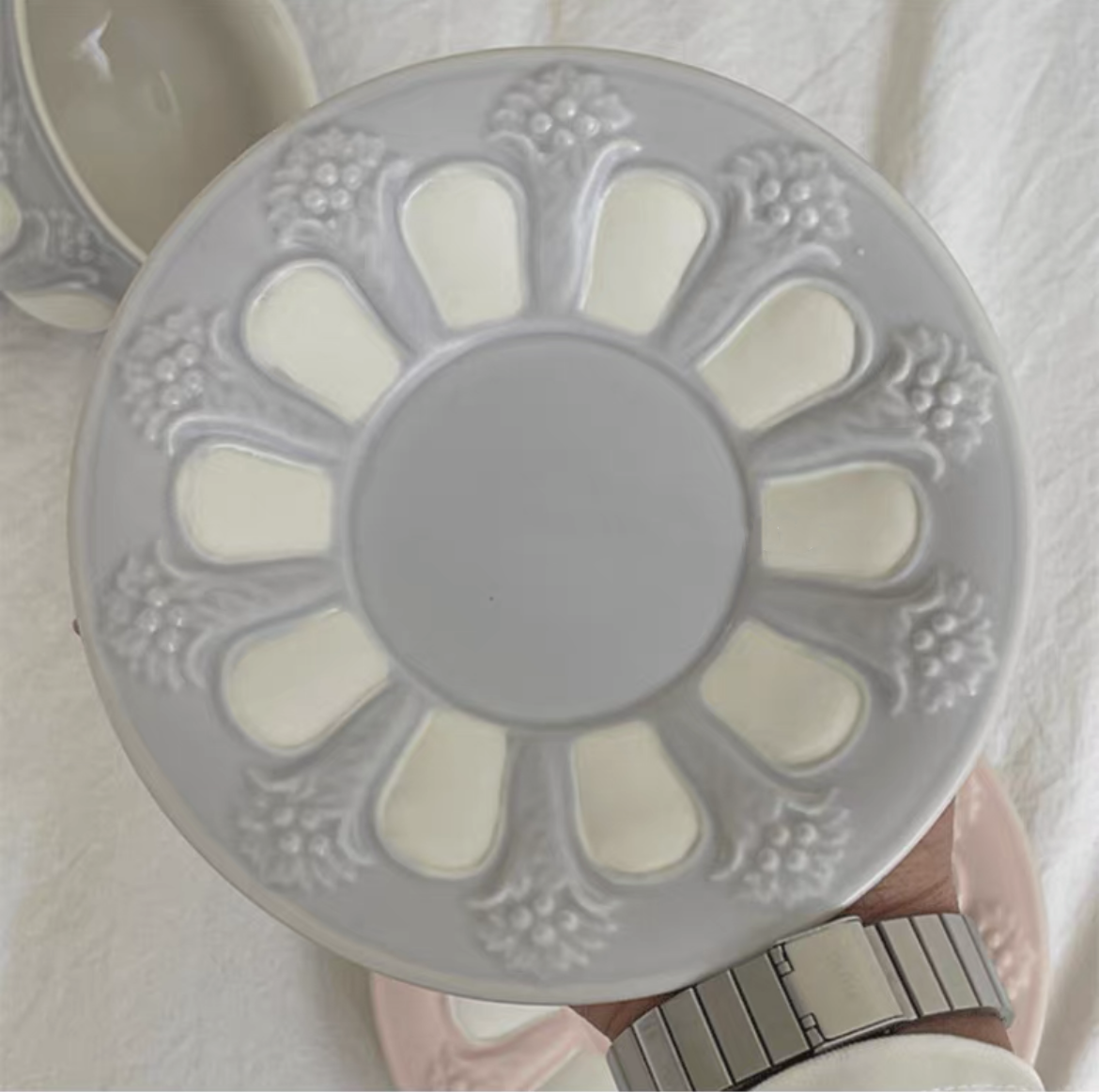 {{ product.title }} - {{ shop.name }}