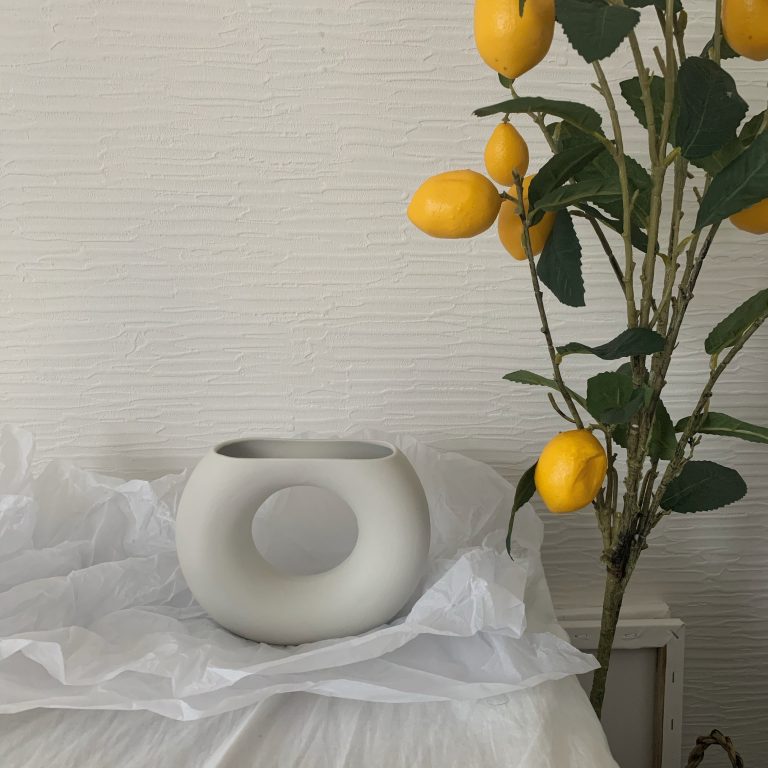 {{ product.title }} - {{ shop.name }}