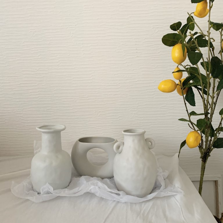 {{ product.title }} - {{ shop.name }}